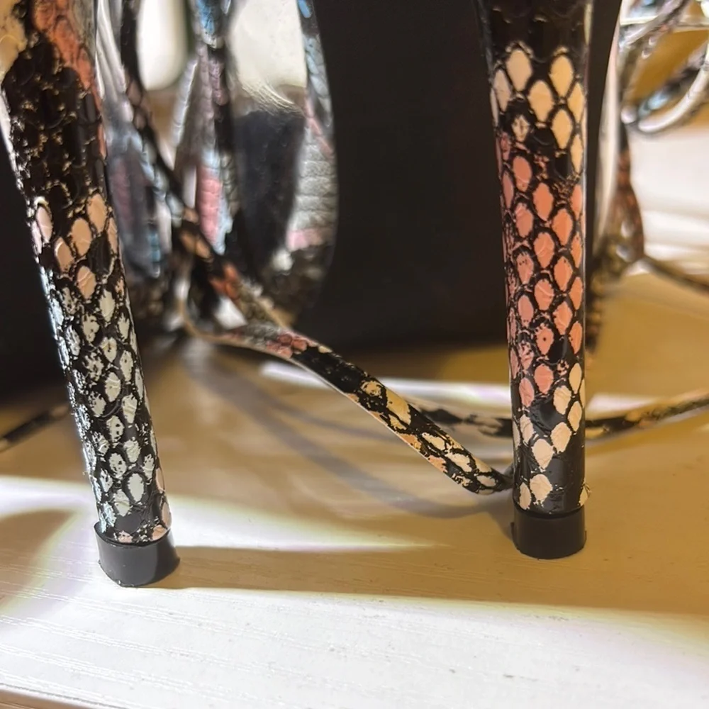 Shoe Dazzle Black and Pink Snakeskin Heels